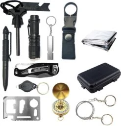 Professionele XL Ultimate Outdoor Survival Gear Kit - Noodpakket - 18-Delig Tools Pakket Met Kompas/Nooddeken/Tactical Flashlight/Zakmes/Vuurmaker/Draadzaag/Noodfluit/Waterfles Houder/Tactische Pen/Multitool Creditcard - Opbergbox -Falke Shop 1154x1200 1