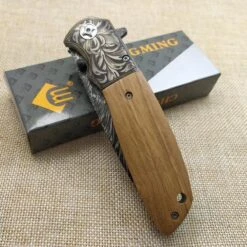 Zakmes - Damascus - Survival - Outdoor Mes - Pocket Knife - Vlijmscherp - Houten Handvat - Stoer - Hunting Knife - Kamperen - 22cm - Cadeau Tip -Falke Shop 1200x1200 101