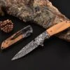 Zakmes - Damascus - Survival - Outdoor Mes - Pocket Knife - Vlijmscherp - Houten Handvat - Stoer - Hunting Knife - Kamperen - 22cm - Cadeau Tip