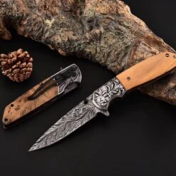 Zakmes - Damascus - Survival - Outdoor Mes - Pocket Knife - Vlijmscherp - Houten Handvat - Stoer - Hunting Knife - Kamperen - 22cm - Cadeau Tip