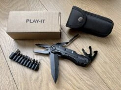 PLAY IT Zakmes Multitool 14 In 1 Incl. Draagetui & 9 Delige Bit Set - 11 In 1 Multikaart - Zwart 14 PLAY IT Zakmes Multitool 14 In 1 Incl. Draagetui & 9 Delige Bit Set - 11 In 1 Multikaart - Zwart -Falke Shop 1200x899 2