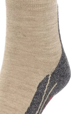FALKE TK2 Explore Wandelen Anti Blaren, Anti Zweet Merino Wol Dames Sportsokken Beige - Maat 39-40 31 FALKE TK2 Explore Wandelen Anti Blaren, Anti Zweet Merino Wol Dames Sportsokken Beige - Maat 39-40 -Falke Shop 755x1200 1