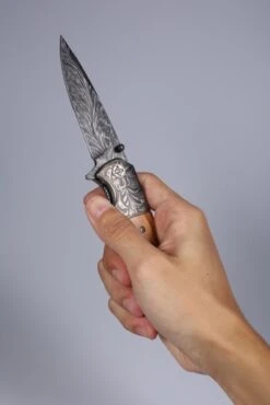 Zakmes - Damascus - Survival - Outdoor Mes - Pocket Knife - Vlijmscherp - Houten Handvat - Stoer - Hunting Knife - Kamperen - 22cm - Cadeau Tip -Falke Shop 801x1200 5